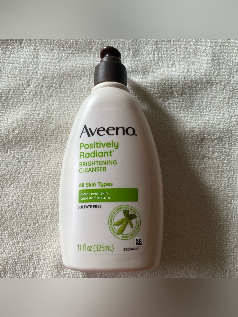 Aveeno Positively Radiant Brightening Cleanser — White